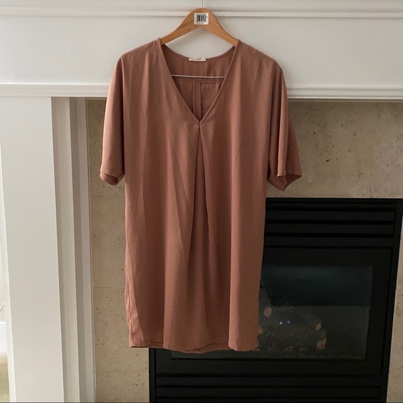 URBAN OUTFITTERS Nude Oversized Vneck Shift Dress - Picture 3 of 9